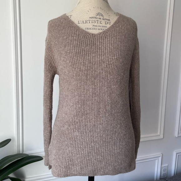 Uniqlo v neck longsleeve sweater - Picture 2 of 6